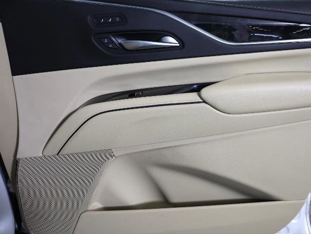 Used 2023 Cadillac Escalade ESV Premium Luxury w/ LPO, Illumination Package image 28