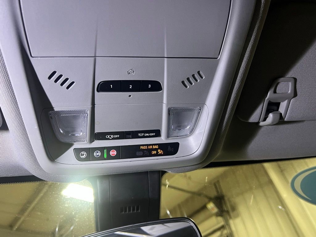 Used 2021 Chevrolet Equinox LT w/ Driver Convenience Package image 27