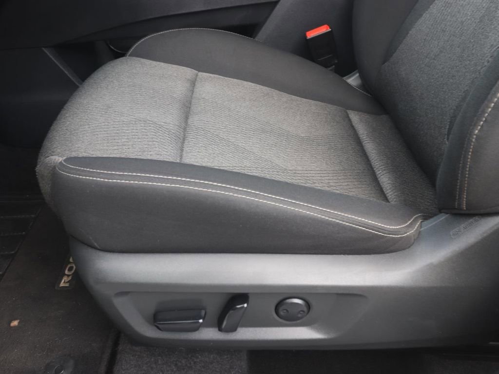 Used 2024 Nissan Rogue SV AWD/4WD image 16