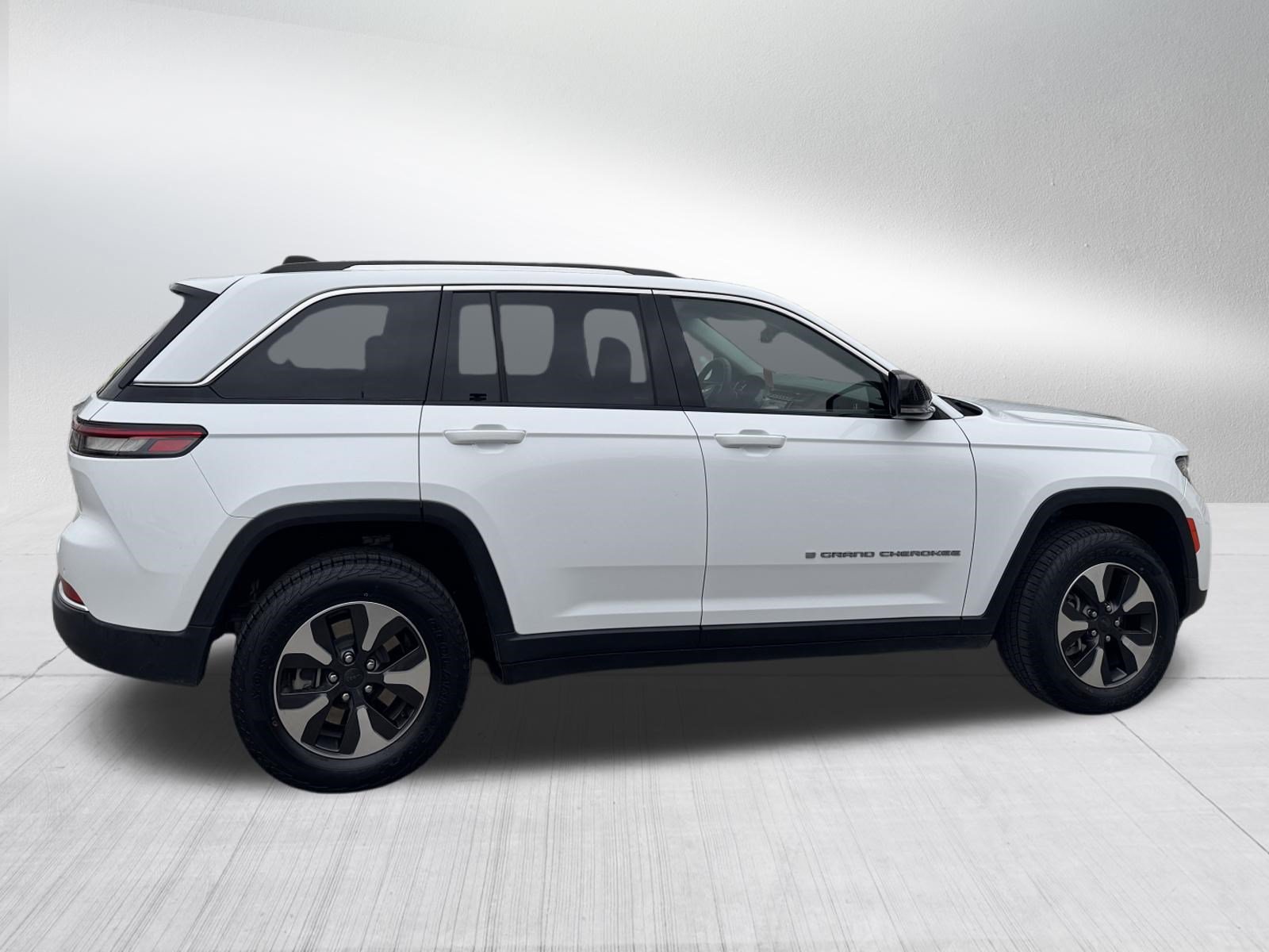 Used 2024 Jeep Grand Cherokee Limited 4xe AWD/4WD image 8