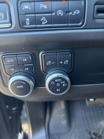 Used 2022 GMC Yukon AT4 AWD/4WD image 21