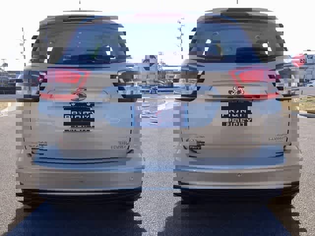 Certified 2017 Ford C-MAX Titanium w/ Equipment Group 301A image 3