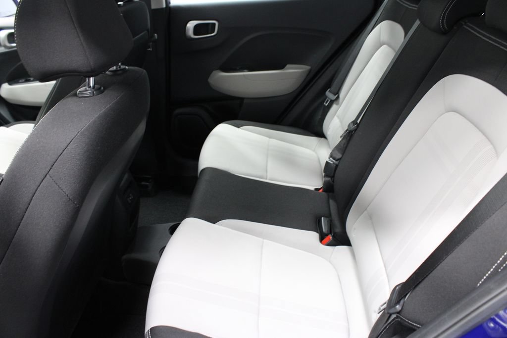 Used 2024 Hyundai Venue SEL FWD image 15