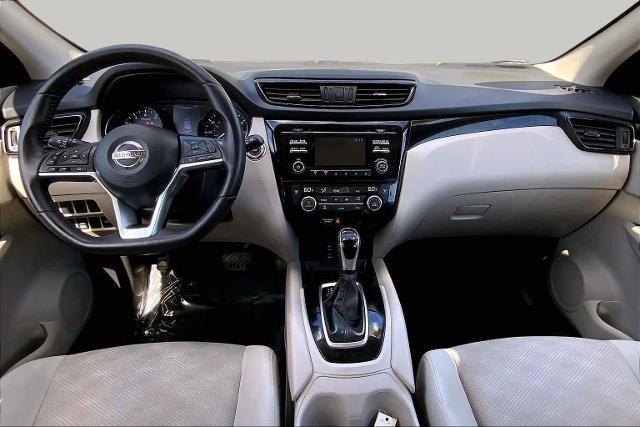 Used 2018 Nissan Rogue Sport SV w/ SV All-Weather Package AWD/4WD image 16