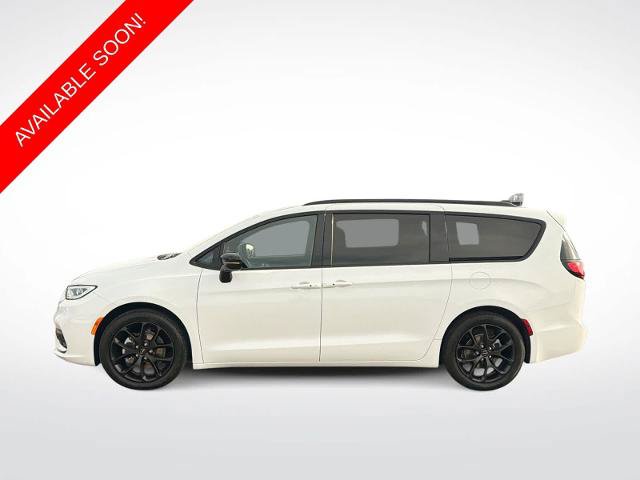 Used 2025 Chrysler Pacifica Limited FWD image 5