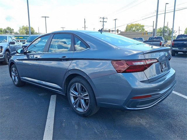 Used 2024 Volkswagen Jetta SE image 5