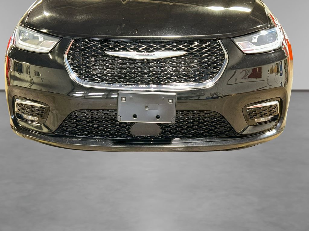 Used 2025 Chrysler Pacifica Select image 11