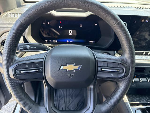 Used 2025 Chevrolet Colorado W/T w/ Advanced Trailering Package AWD/4WD image 9