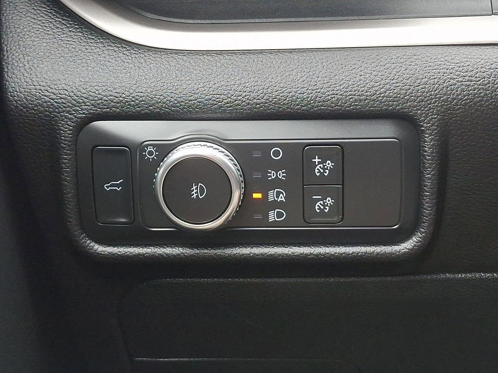 Certified 2021 Ford Explorer XLT w/ Equipment Group 202A image 24