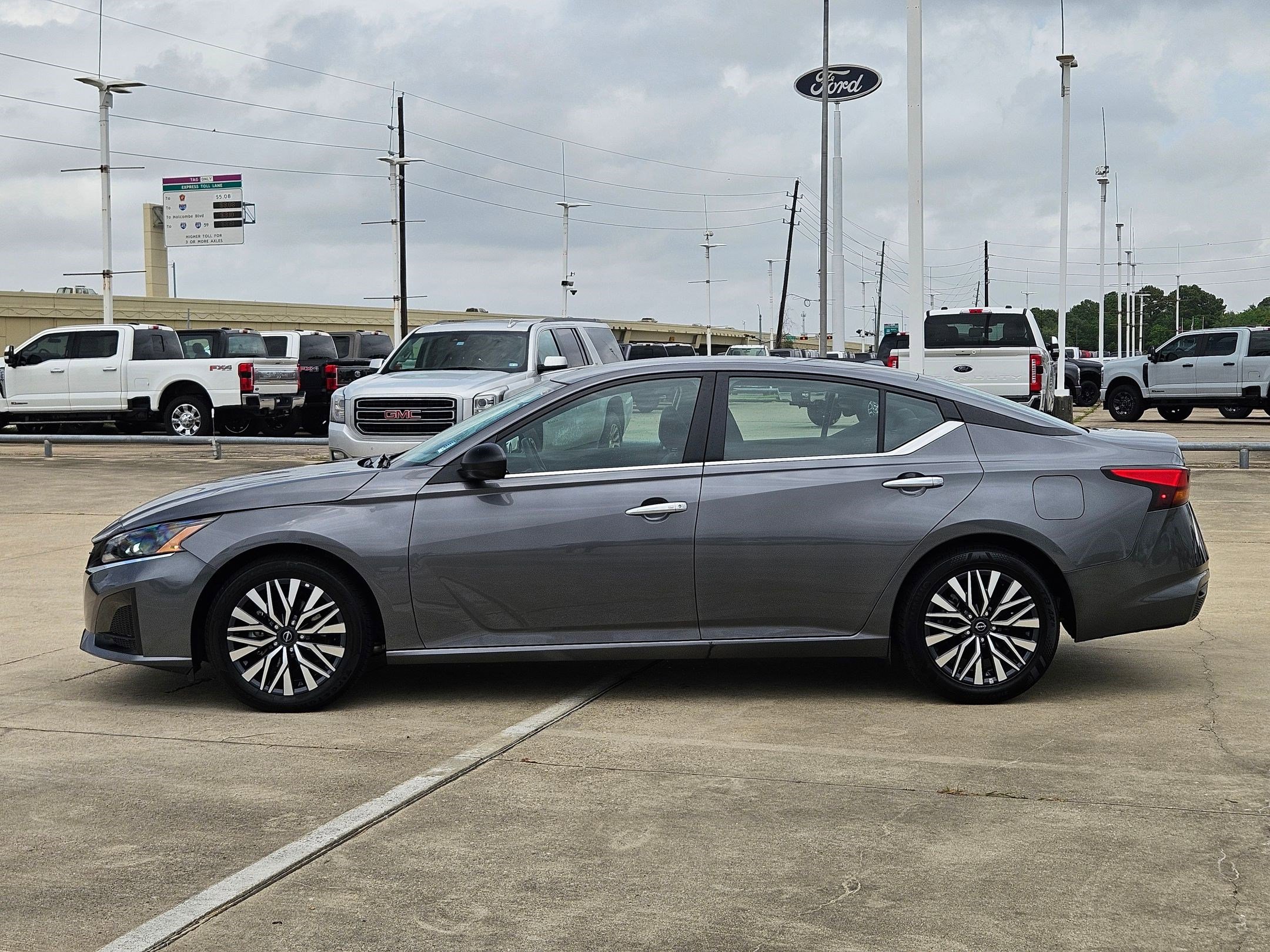 Used 2025 Nissan Altima 2.5 SV FWD image 9