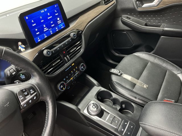 Certified 2020 Ford Escape Titanium AWD/4WD image 19