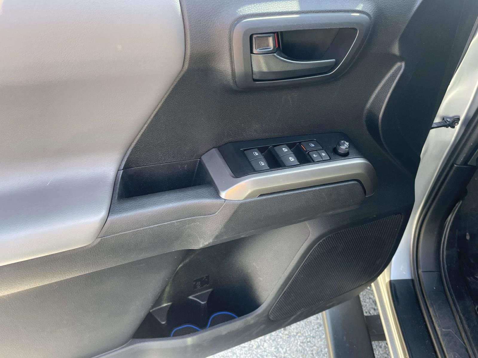 Used 2023 Toyota Tacoma SR5 w/ Technology Package image 16