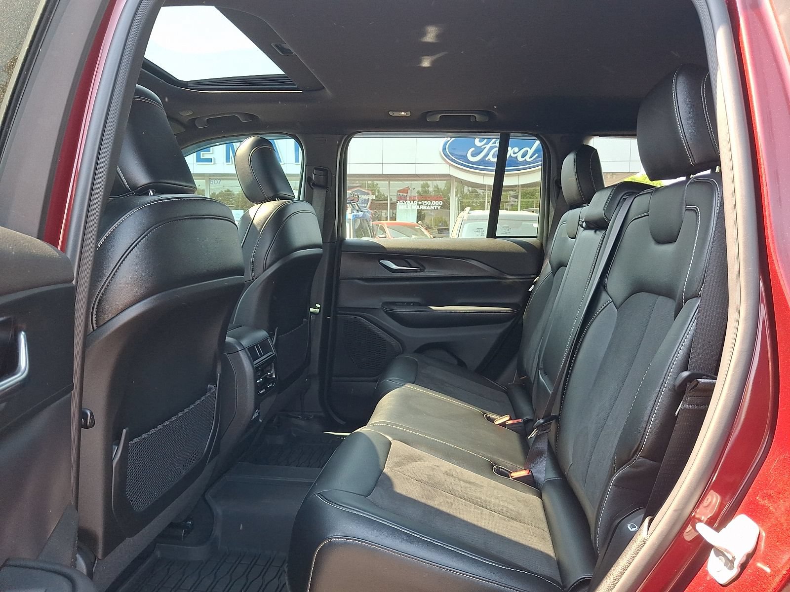 Used 2024 Jeep Grand Cherokee Altitude AWD/4WD image 11