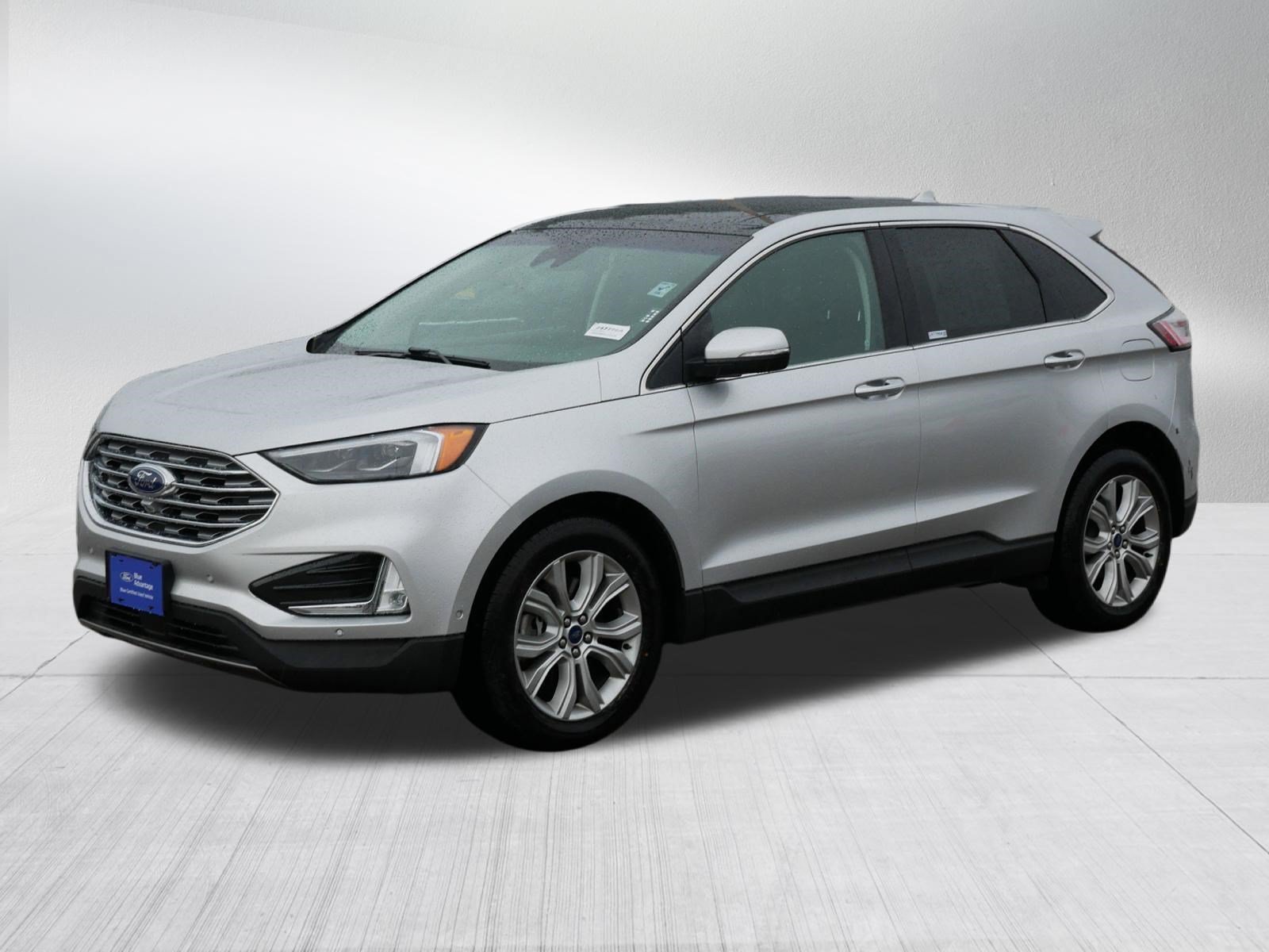 Certified 2019 Ford Edge Titanium w/ Equipment Group 301A AWD/4WD image 3