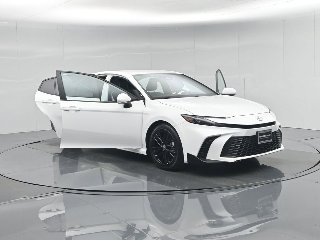 Used 2025 Toyota Camry SE FWD image 34