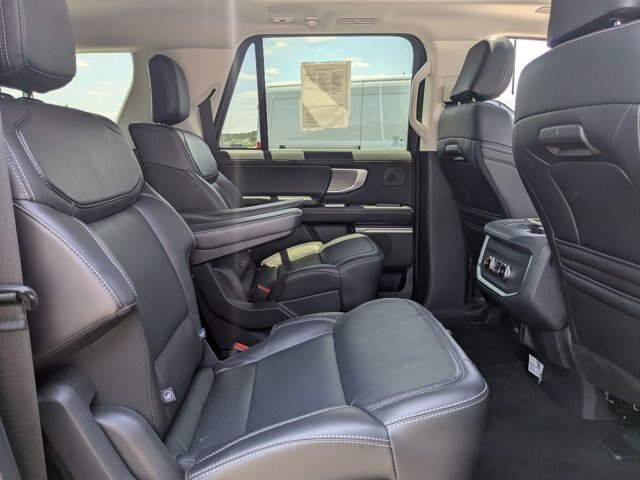 Certified 2025 Ford Expedition Max Platinum w/ Driver's Package AWD/4WD image 36