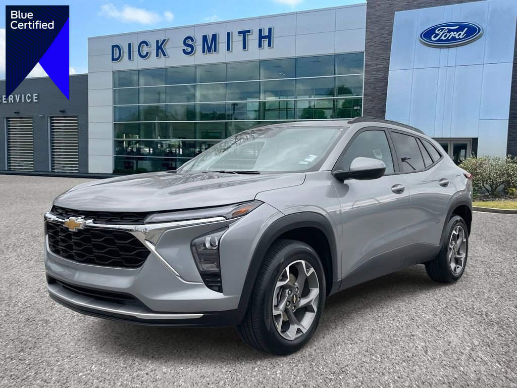 Used 2025 Chevrolet Trax LT image 1