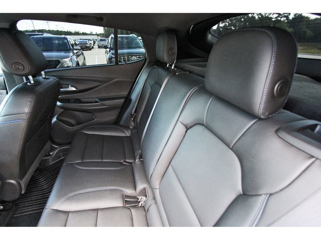 Used 2025 Buick Envista Sport Touring w/ Experience Buick Package FWD image 11