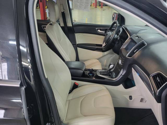 Certified 2018 Ford Edge Titanium w/ Technology Package AWD/4WD image 8