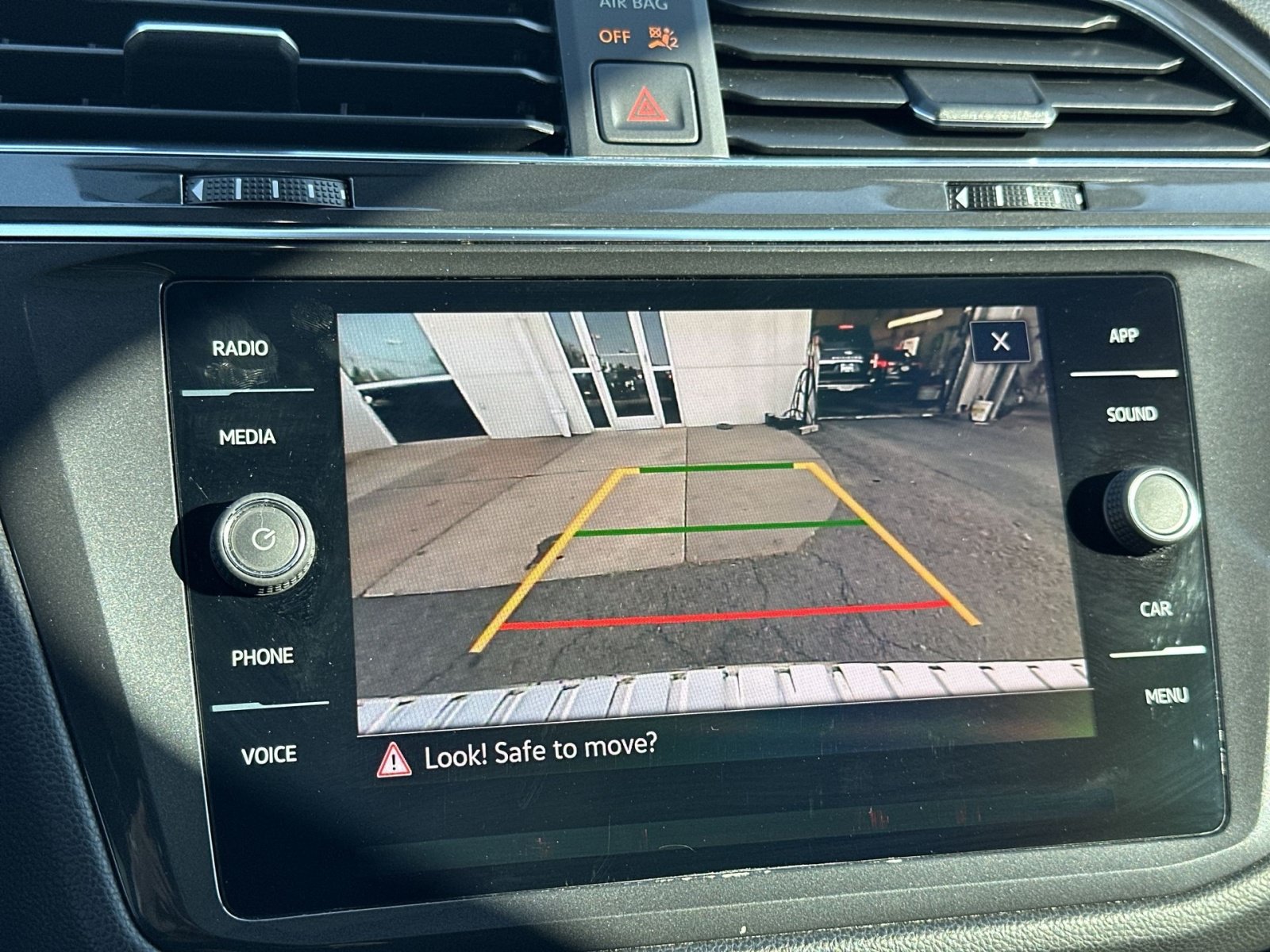 Used 2022 Volkswagen Tiguan SE w/ Panoramic Sunroof Package FWD image 20