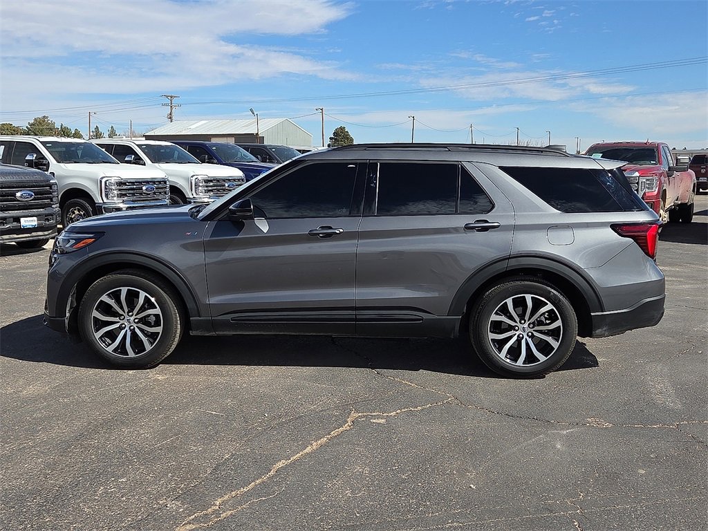Certified 2025 Ford Explorer ST-Line image 2