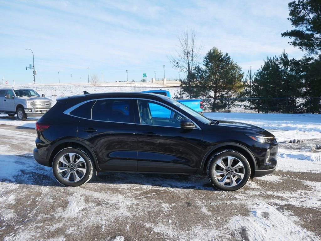 Certified 2024 Ford Escape Platinum image 2