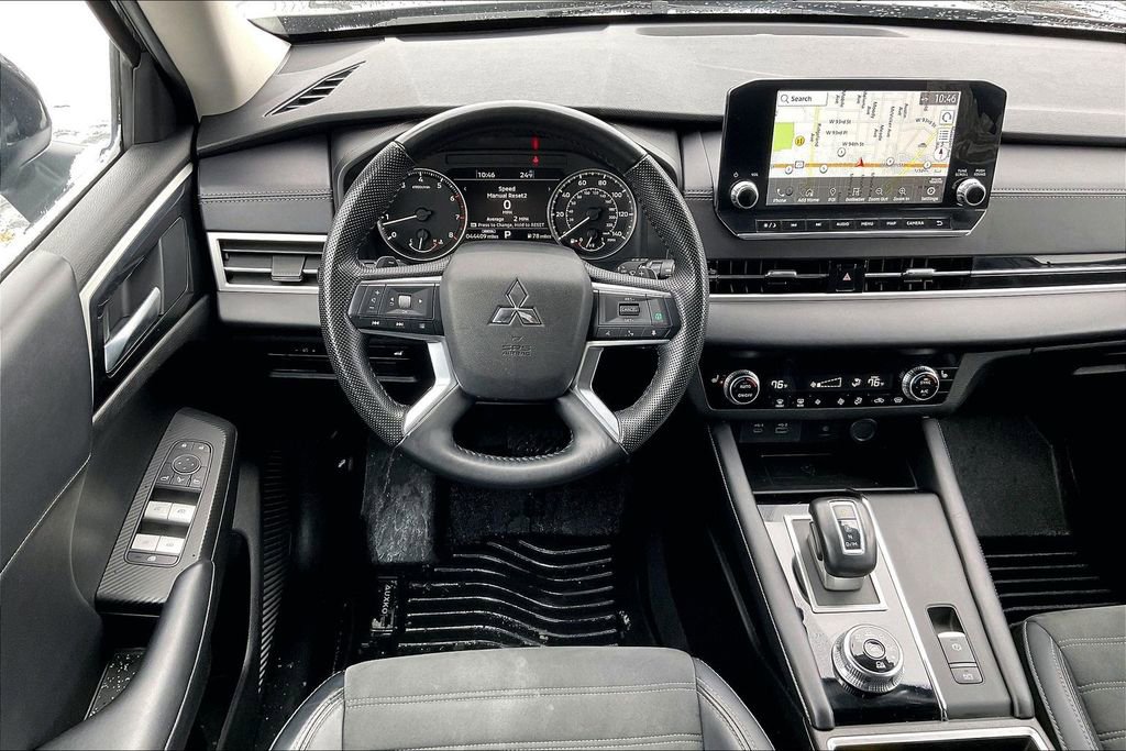 Used 2024 Mitsubishi Outlander SE image 4