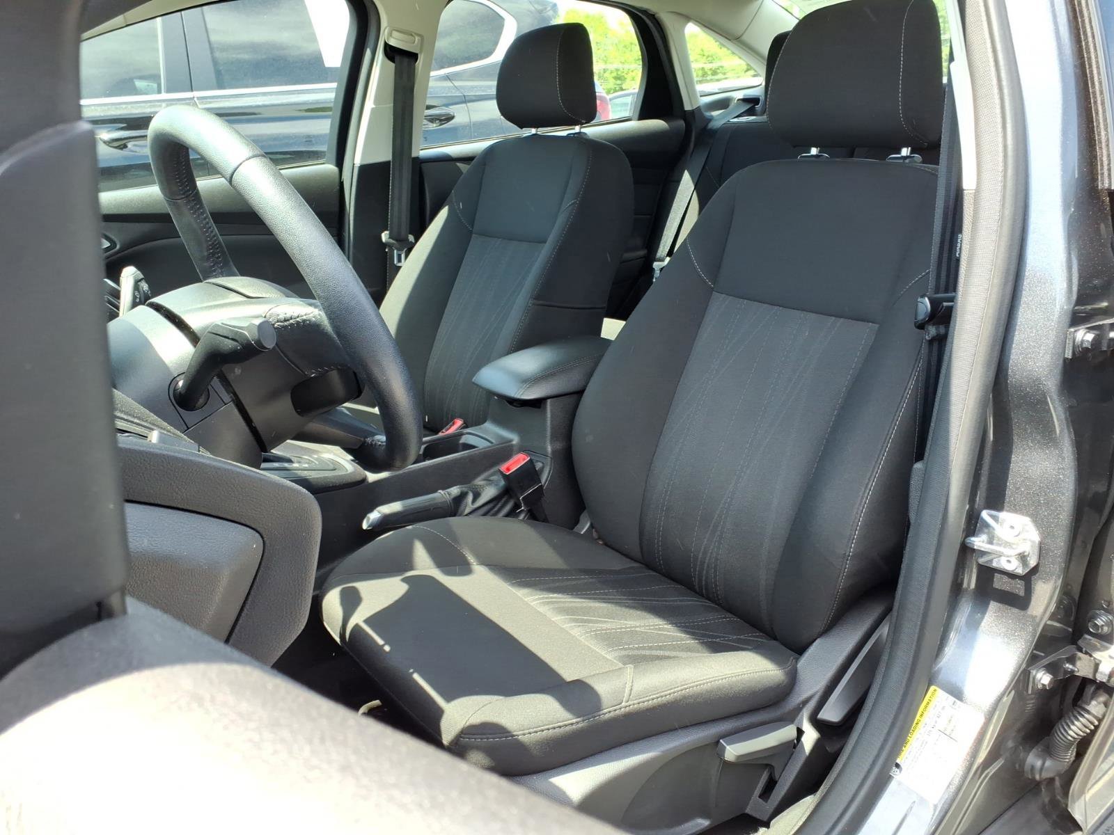 Certified 2018 Ford Focus SE w/ Cold Weather Package FWD image 12