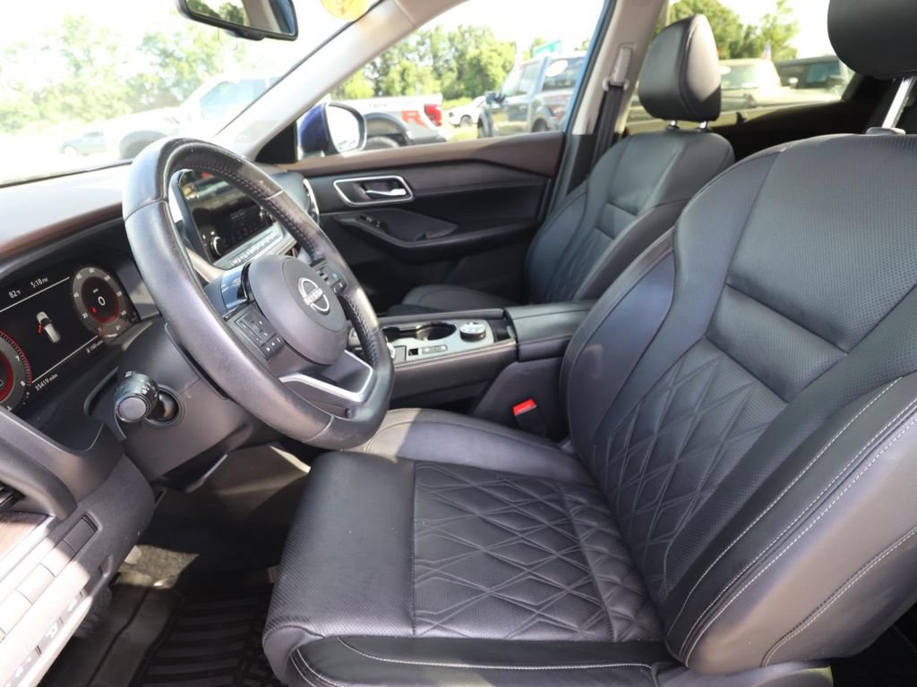Used 2023 Nissan Rogue Platinum AWD/4WD image 2