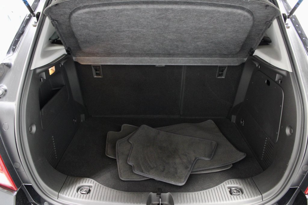 Used 2020 Chevrolet Trax LT w/ Redline Edition image 13