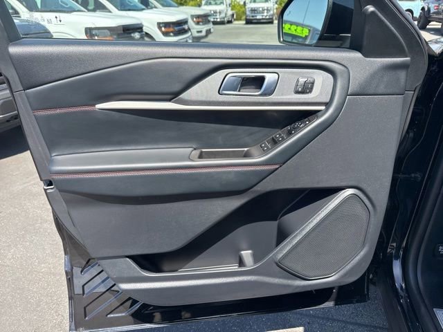 Certified 2025 Ford Explorer ST-Line w/ Premium Package RWD image 16