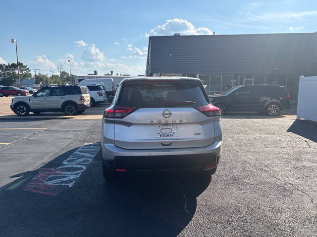 Used 2024 Nissan Rogue S AWD/4WD image 6