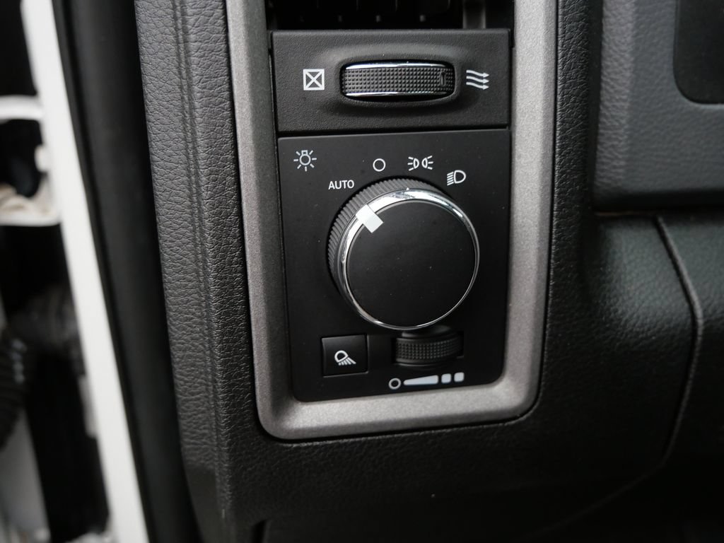 Used 2018 RAM 2500 Tradesman w/ Chrome Appearance Group AWD/4WD image 15