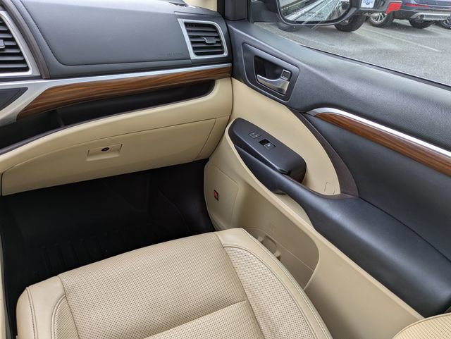 Used 2018 Toyota Highlander Limited Platinum image 17