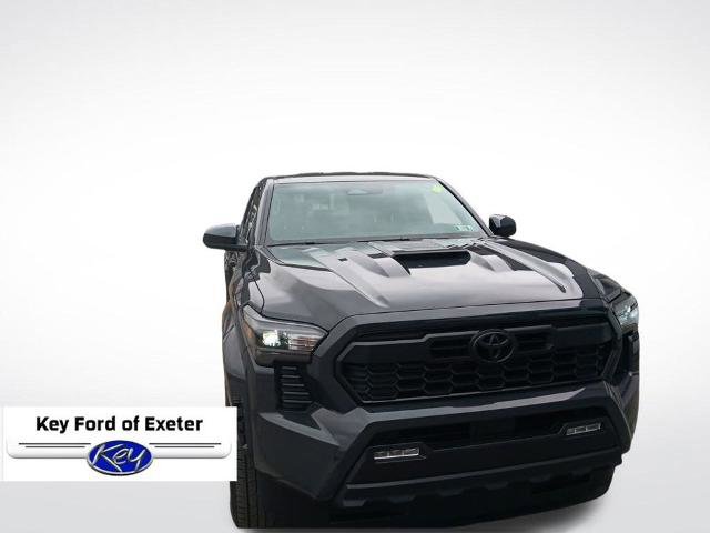 Used 2025 Toyota Tacoma TRD Sport image 3