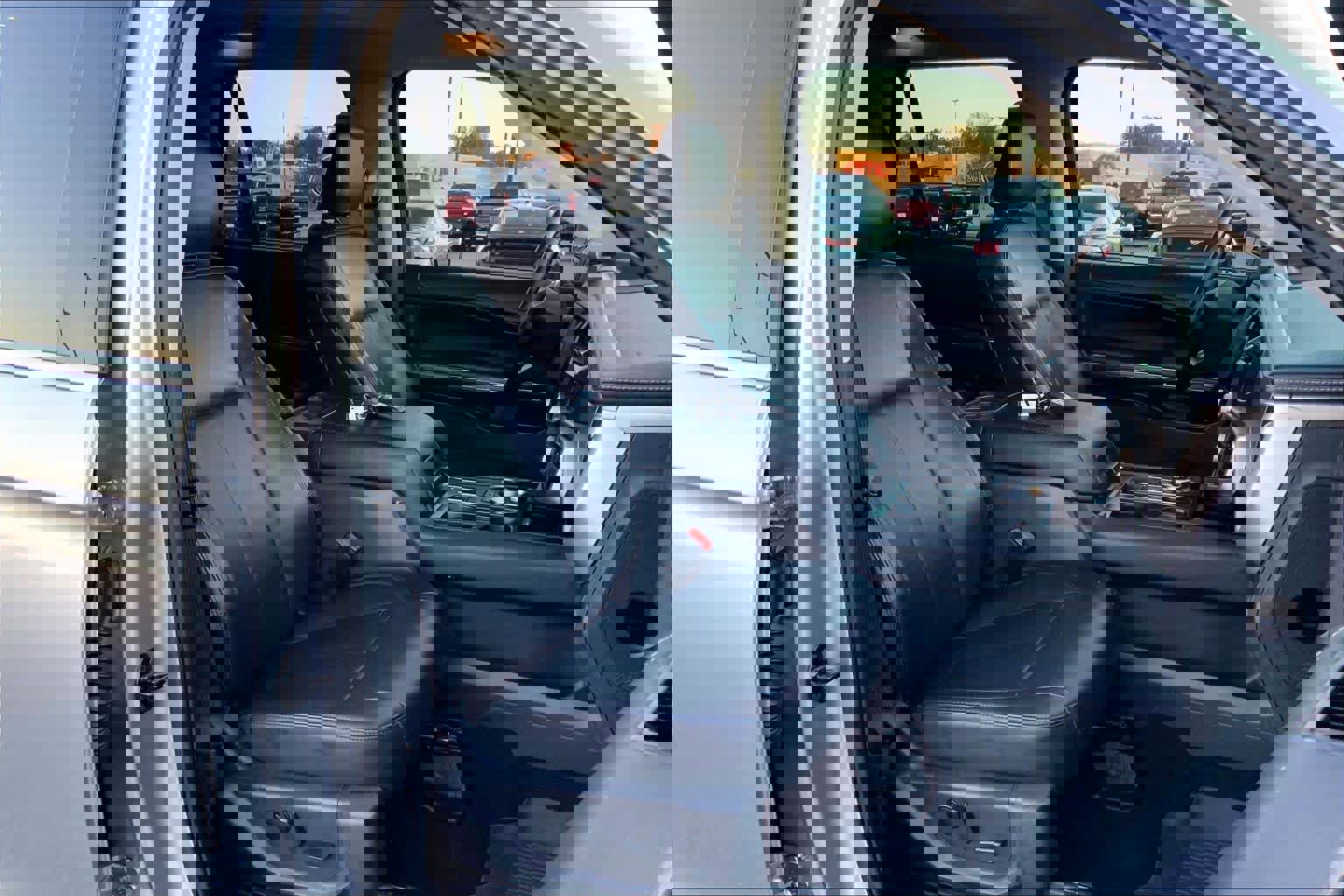 Certified 2024 Ford Expedition XLT image 11