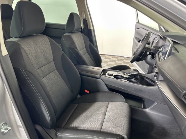Used 2025 Nissan Rogue SV AWD/4WD image 19