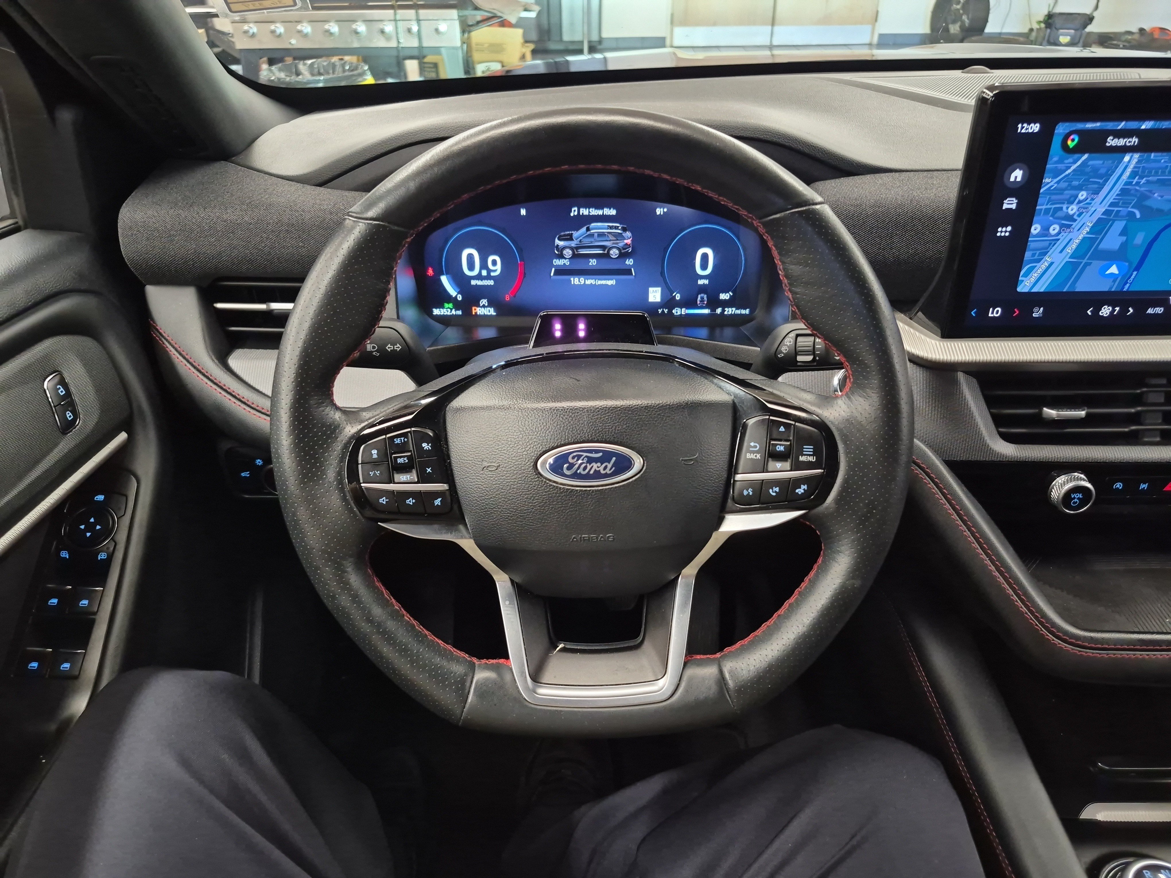 Certified 2025 Ford Explorer ST-Line w/ ST-Line Street Pack AWD/4WD image 29
