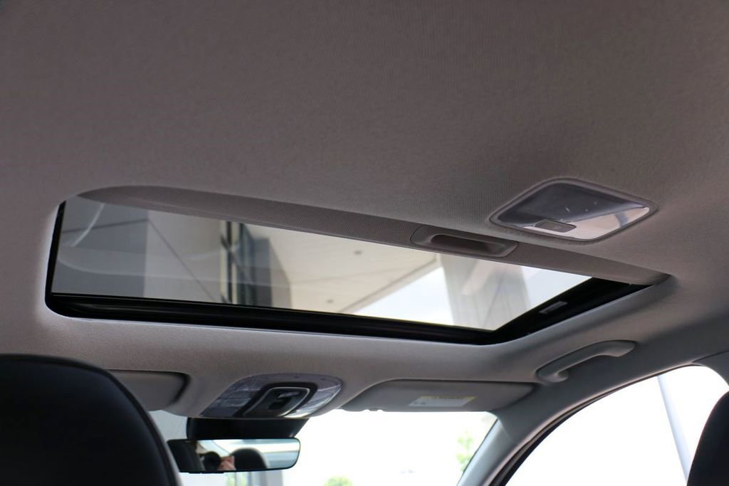 Used 2021 Hyundai Elantra Limited w/ Cargo Package FWD image 22