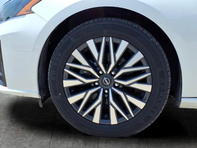 Used 2024 Nissan Altima 2.5 SV FWD image 11