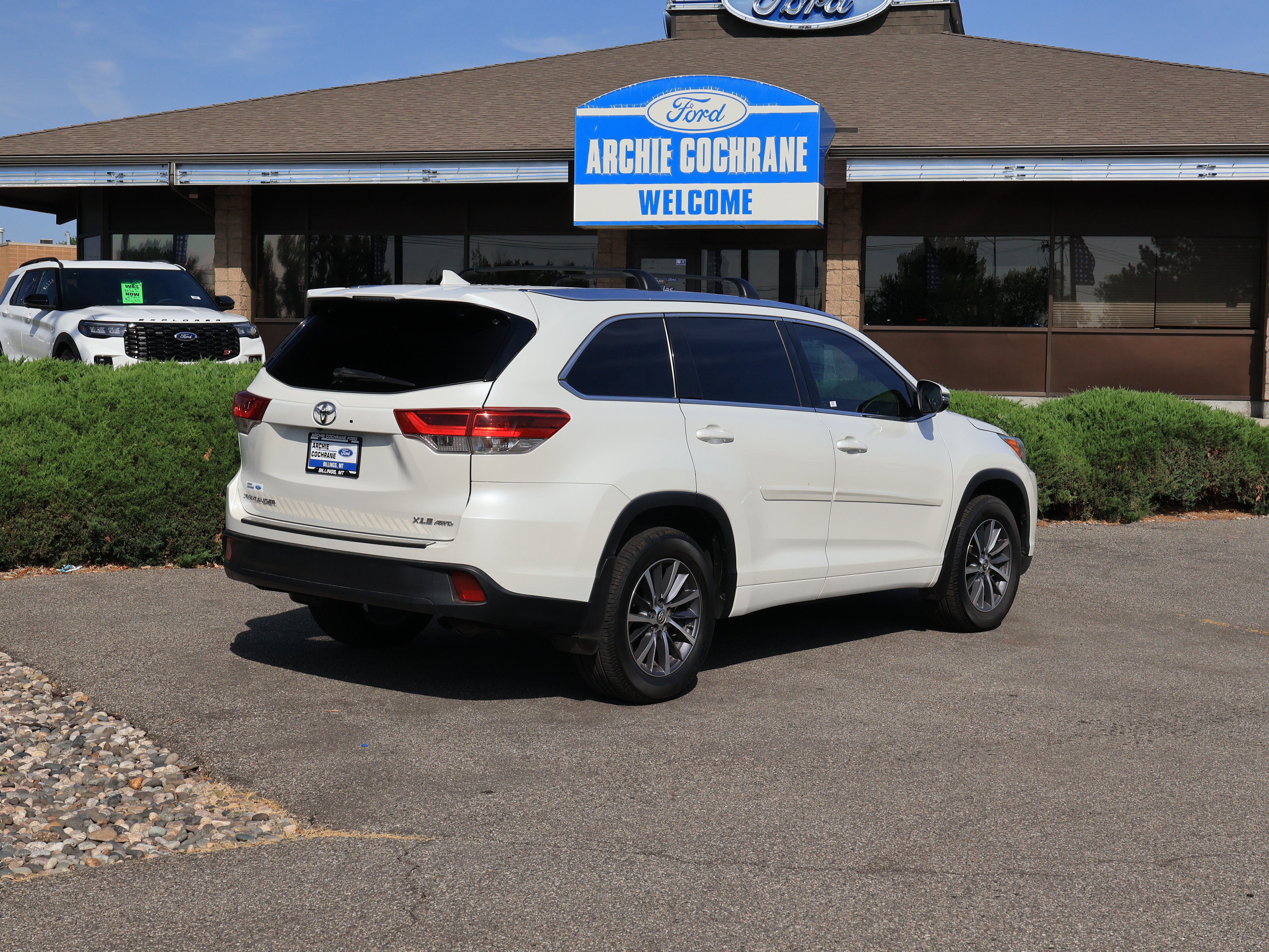 Used 2018 Toyota Highlander XLE AWD/4WD image 5
