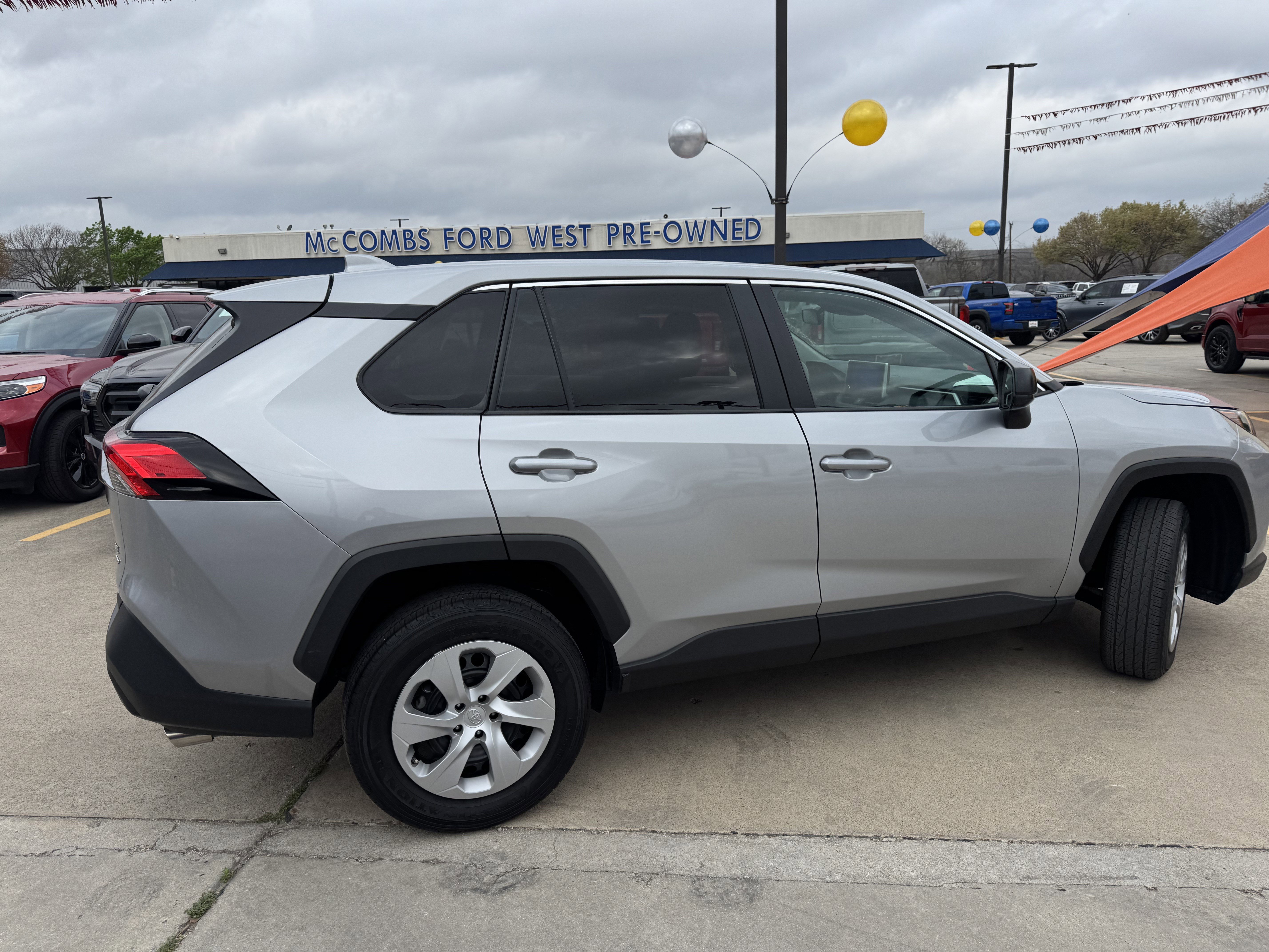 Used 2025 Toyota RAV4 LE image 5