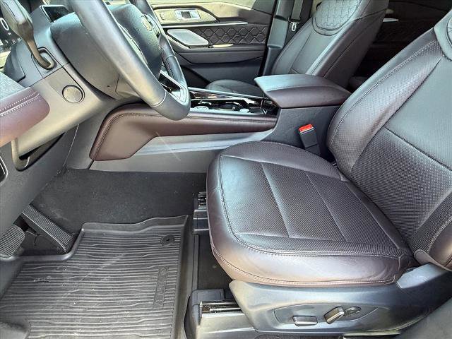 Certified 2025 Ford Explorer Platinum w/ Ultimate Package AWD/4WD image 13