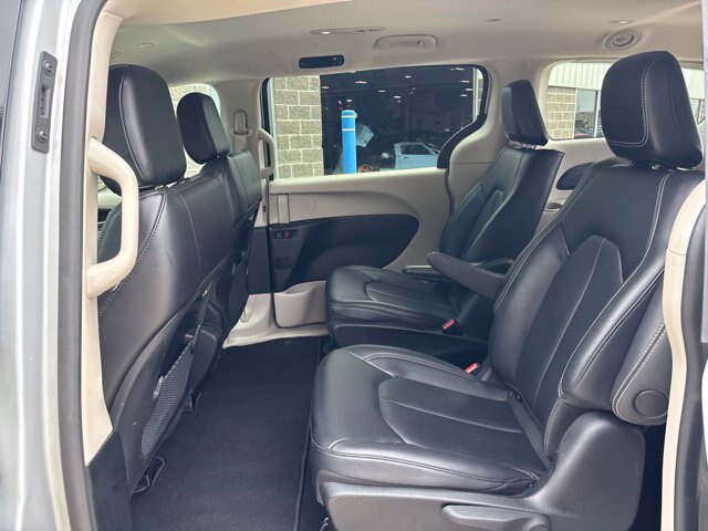 Used 2024 Chrysler Pacifica Limited FWD image 30