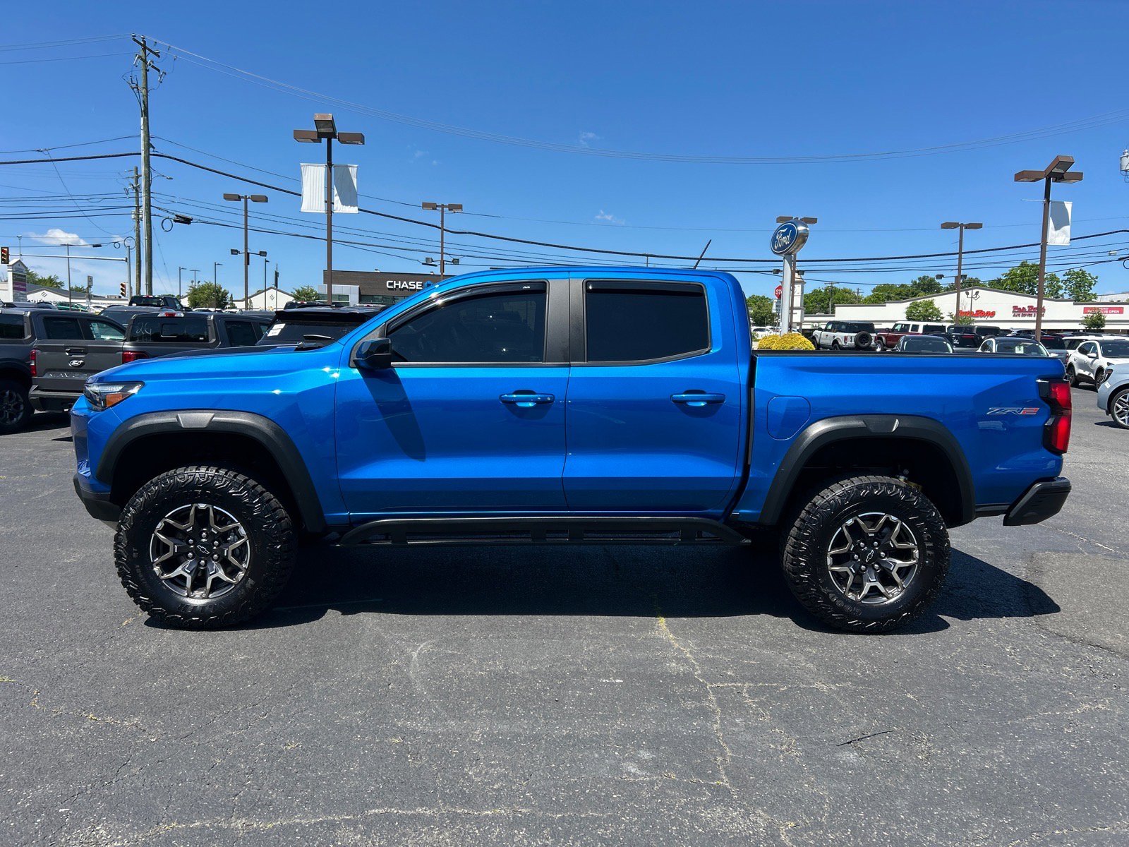 Used 2024 Chevrolet Colorado ZR2 w/ ZR2 Convenience Package III AWD/4WD image 5