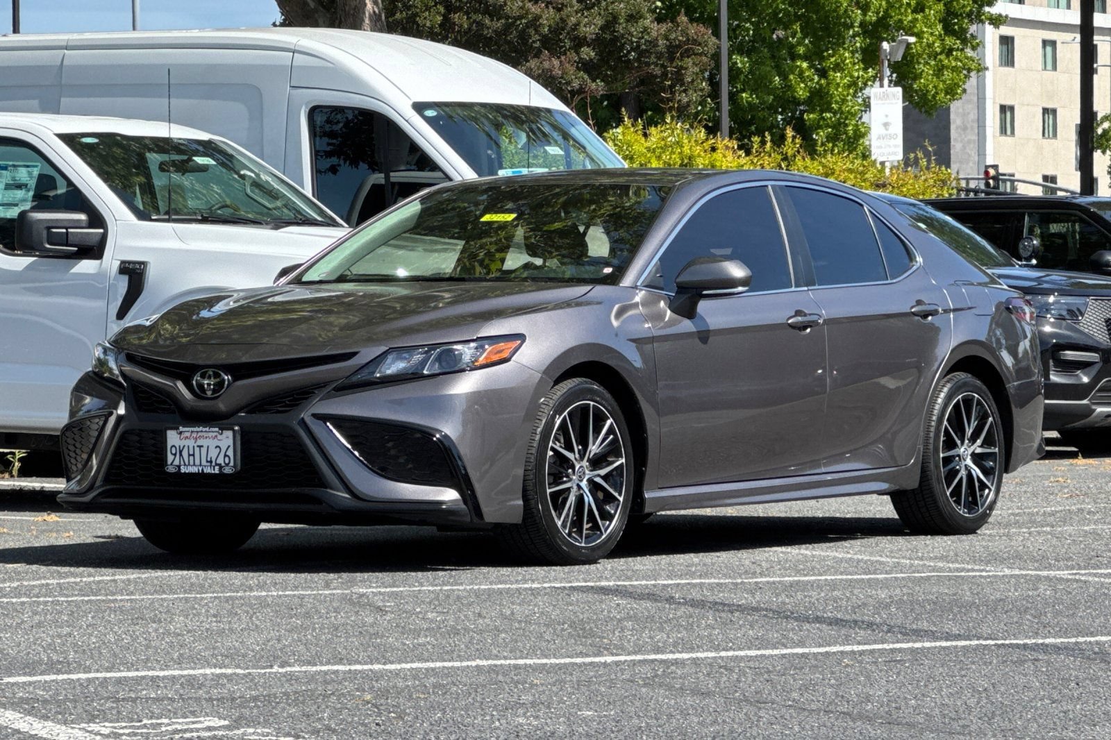 Used 2022 Toyota Camry SE FWD image 9
