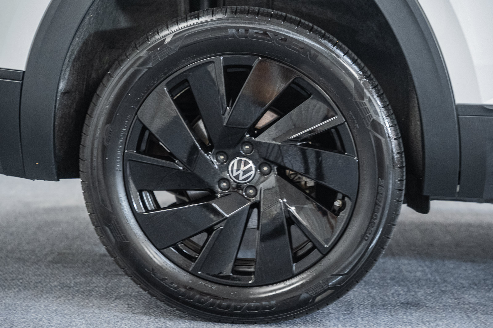 Used 2024 Volkswagen Atlas SE w/ Black Wheel Package AWD/4WD image 21