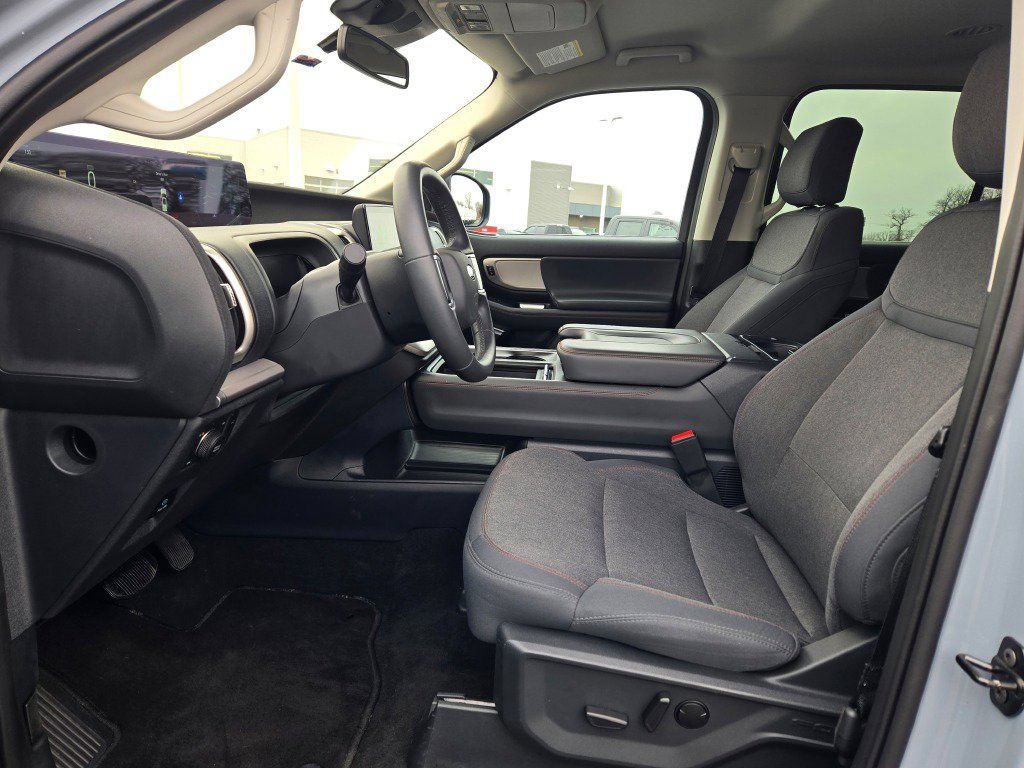 Certified 2025 Ford Expedition Active AWD/4WD image 28