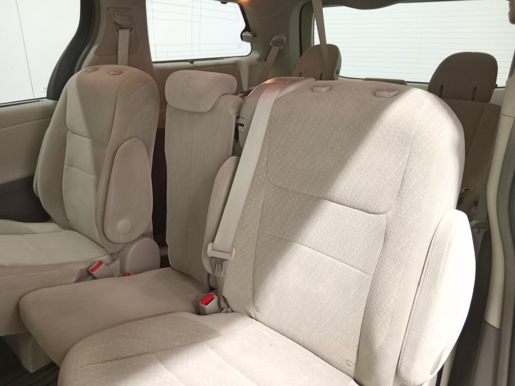 Used 2017 Toyota Sienna LE FWD image 14