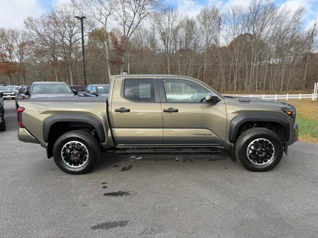 Used 2025 Toyota Tacoma 4x4 Double Cab Hybrid image 2
